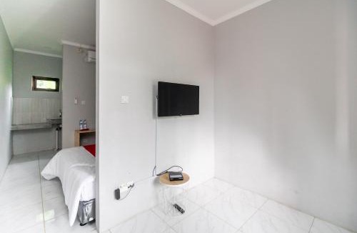 Sentul City Bed & Breakfast | RedDoorz Plus near Jungeland Sentul
