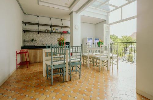 Jakarta Hotel | Urbanest Inn House TB Simatupang