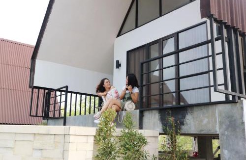 Wonosari Hotel | Radika Paradise Villa & Cottage