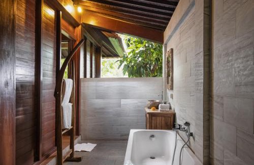 Melayang Bed & Breakfast | Secluded Jungle Villa