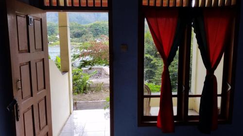 Tuk Tuk House | Sibayak Guesthouse