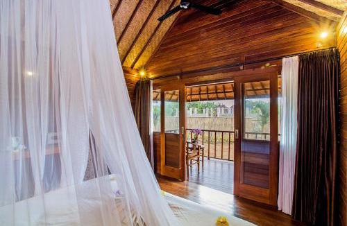 Mushroom Bay Resort | Samanta Huts