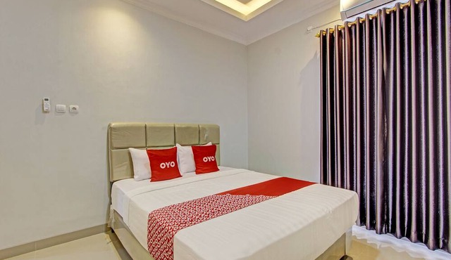 OYO 92879 Imperial Inn in Muncar