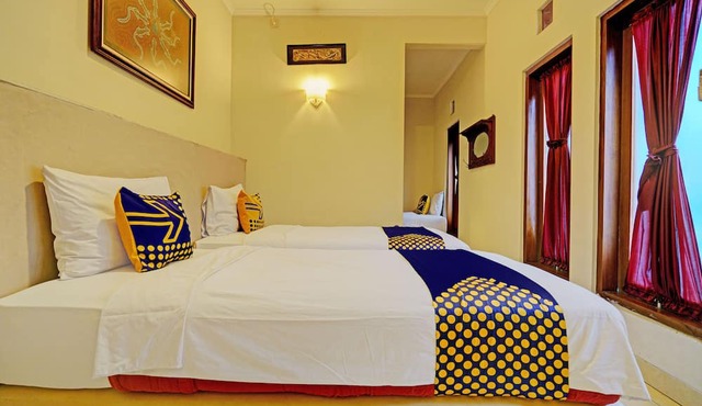 SPOT ON 92975 Aria Hostel Capsul Cihampelas in Bandung