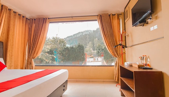 Red Chilies Hill Hotel in Tawangmangu