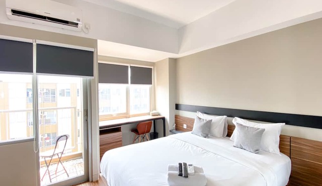 Homey and Simply Look Studio LRT City Jatibening Apartment
