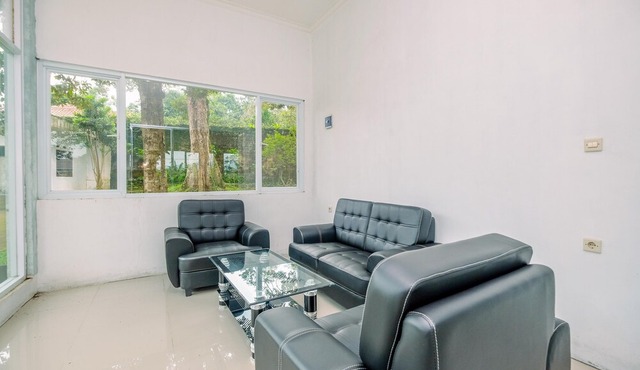 Homey And Simply Studio At Graha Wishnu Guest House in Caringin