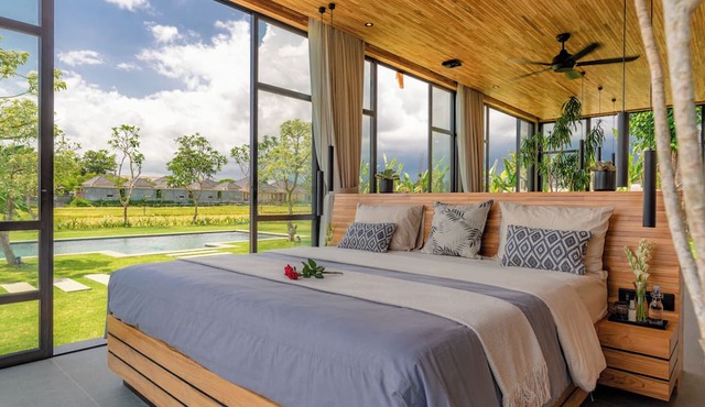 Sea View Pool House