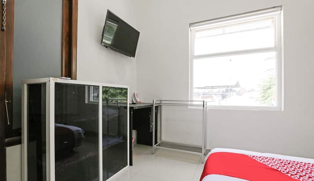 Hotel O Tamansari Guest House in Surakarta