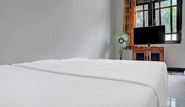 Hotel O Home Stay Syariah Aom Kusman in Sukabumi