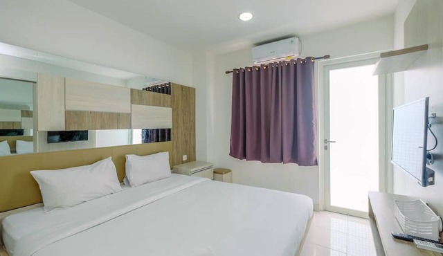 Homey And Comfy 2Br Sentul Tower Apartment