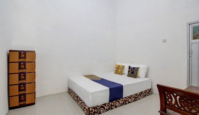 Hotel O Alif House Syariah 2 in Kediri