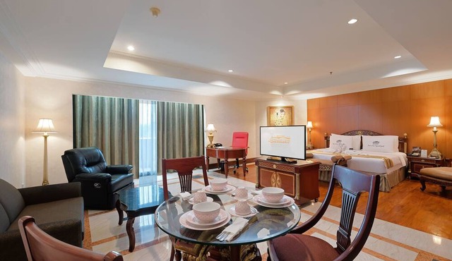 Sunlake Waterfront Resort and Convention