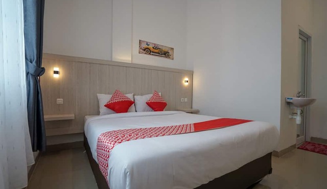 OYO Life 1299 Balcony Orange Homestay in Palembang