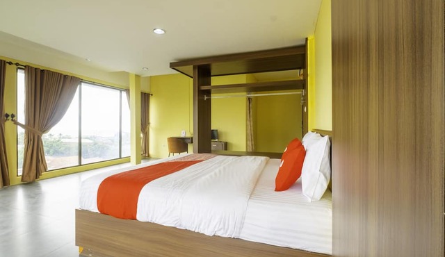 Capital O 1973 Guest House Toserba Selamat Syariah Pelabuhan Ratu