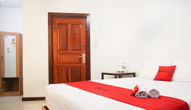 RedDoorz near Mall Abepura