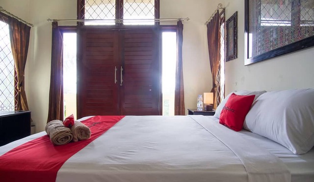 RedDoorz Syariah near Ngade Lake