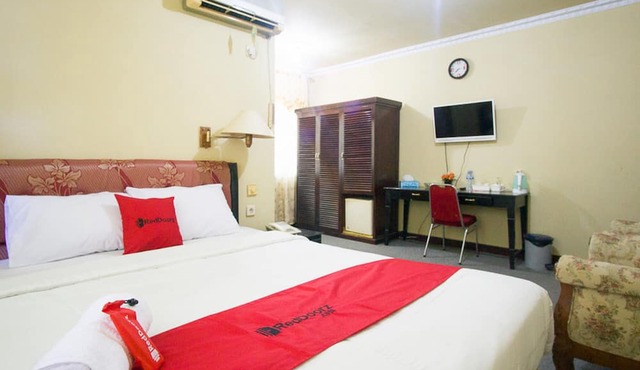 RedDoorz Plus near Pelabuhan Bitung