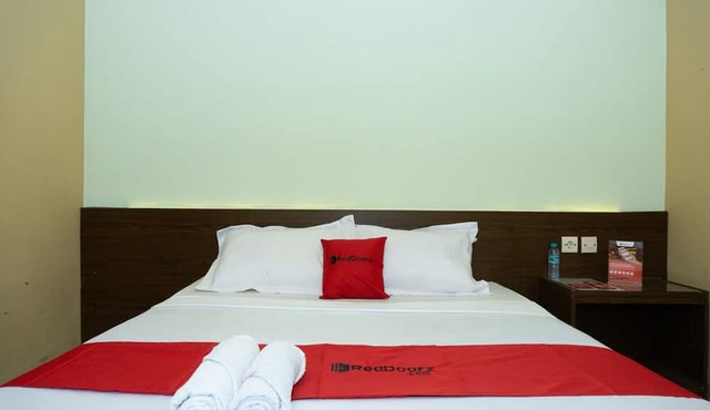 RedDoorz near Alun Alun Madiun