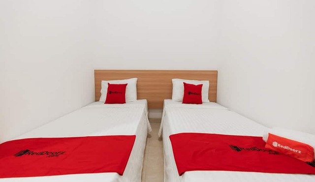 RedDoorz @ Graha Cemerlang Maros in Mandai