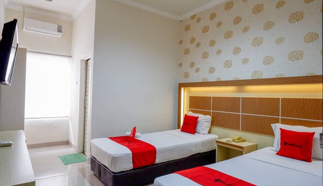 RedDoorz @ Hotel Bumi Palupy