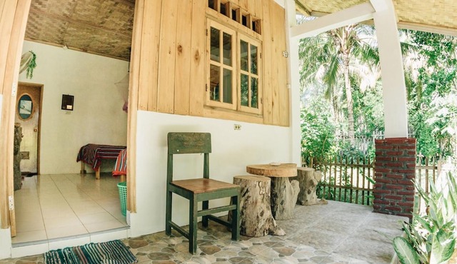 Krui Surf Camp Hotel Mutiara Alam Zandino in Krui