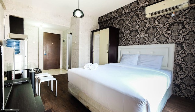 Studio Room at Sunter Park View Apartment By Travelio