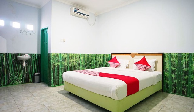 OYO 754 Nur Aziziah Guest House Syariah
