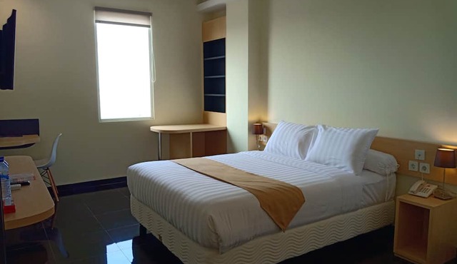 Front One Inn Kediri