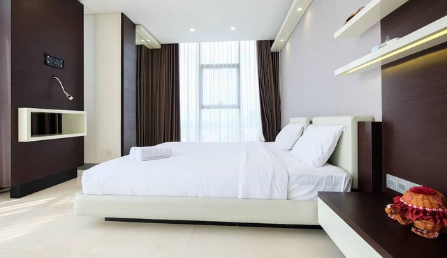Modern Elegant Design L'Avenue Apartment