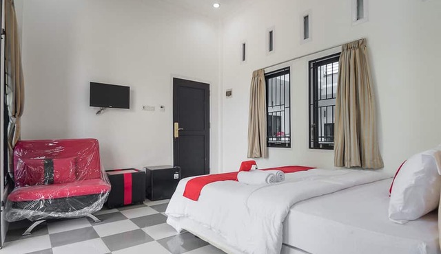RedDoorz near Sultan Thaha Airport Jambi in Jambi