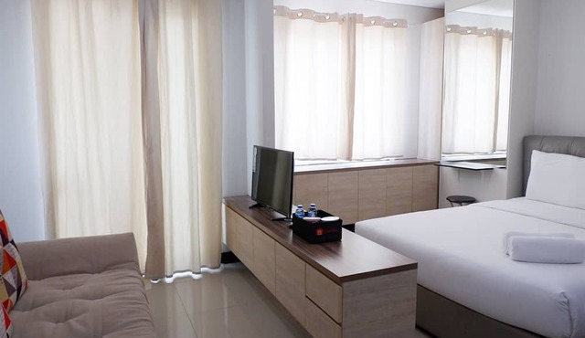 Close to Pool Studio Apartment Sky Terrace at Daan Mogot Baru
