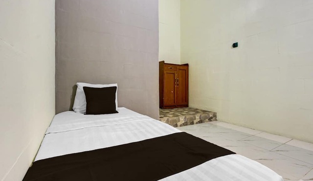 Chic Deluxe Twin Comfort Stay w/Free Wifi in Semarang