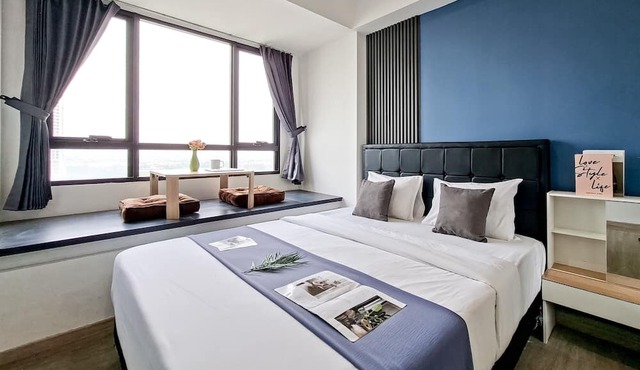 Stylish Blue And Strategic Studio At Apartment Collins Boulevard