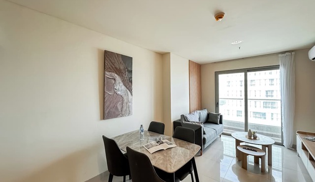 Lovely And Vibrant 2Br Space At Praxis Apartment