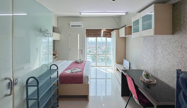 Classic And Compact Studio At The Square Surabaya Apartment