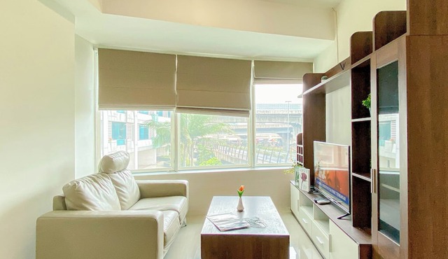 Comfy and Spacious 3BR with Extra Room Grand Kamala Lagoon Apartment By Travelio