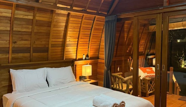 Qchen Cuan Cabin Amed