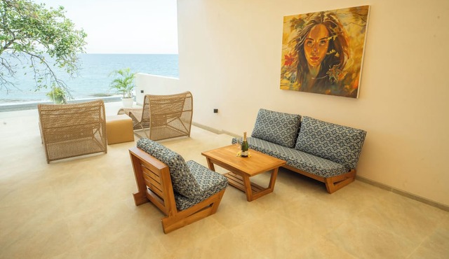 Bohemian Beachfront Apartments in Kubutambahan