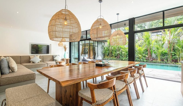 Elegant 6BR Canggu Villa Steps From the Ocean in Seminyak