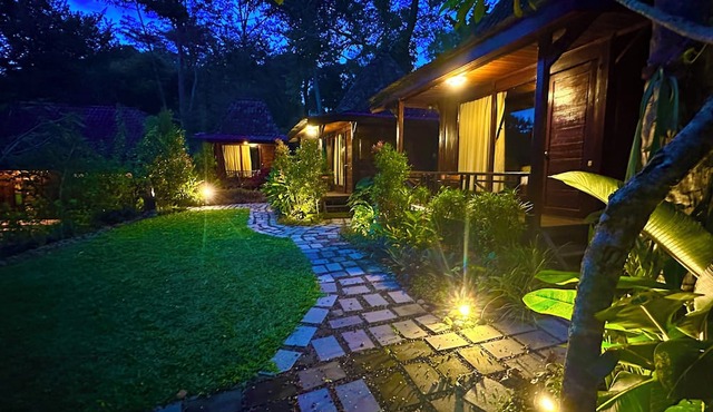 Puunee Wild River Resto & Villa's in Mungkid