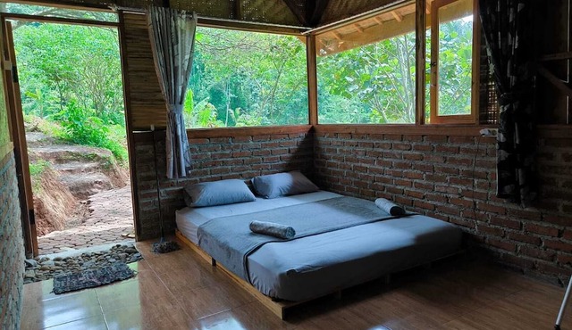 OZ Cabin by Farmstay Managel