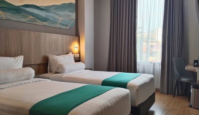 Front One Luxe Hotel Solo in Surakarta