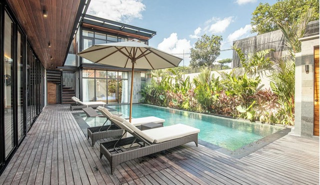 Exquisite 6BR Canggu Villa 400m to Pristine Beach in Seminyak