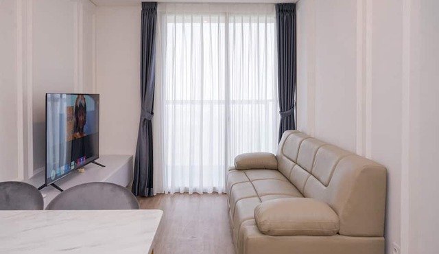 Cozy Living 2Br At Gold Coast Apartment