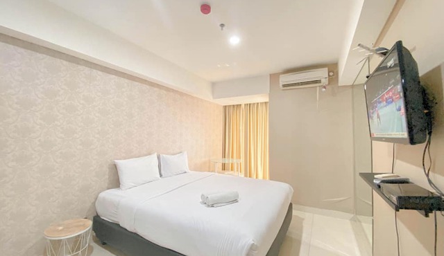 Good Homey Studio Apartment at Warhol (W/R) Residences in Semarang