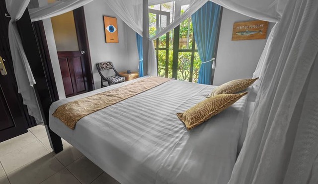 Villa Seaview – 3BR Beachfront Villa with Private Pool, North Bali