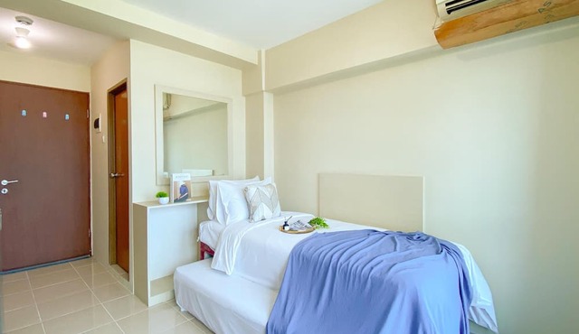 Good Place And Tidy Studio Tifolia Apartment
