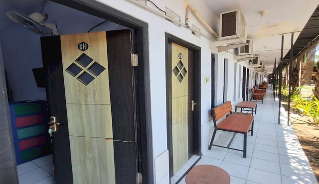 Hotel O New Asembagus 3