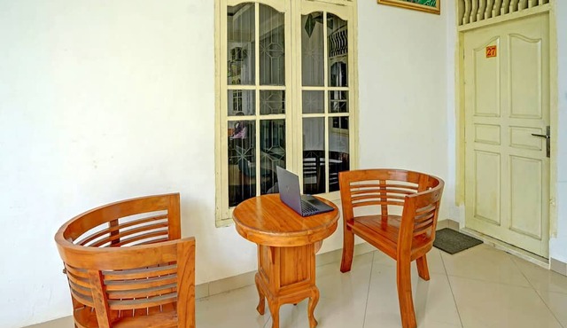Hotel O Wisma Aluh AmbakNearPantai batu lima Asbullah tmbngn